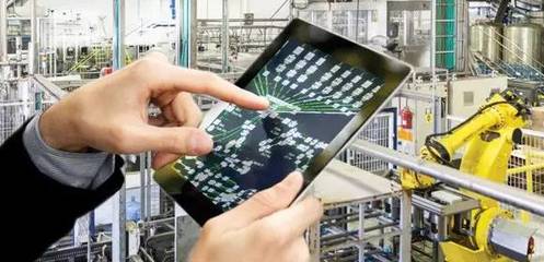 从硬件固化到软件驱动 传统制造业拥抱互联网变革的双重路径